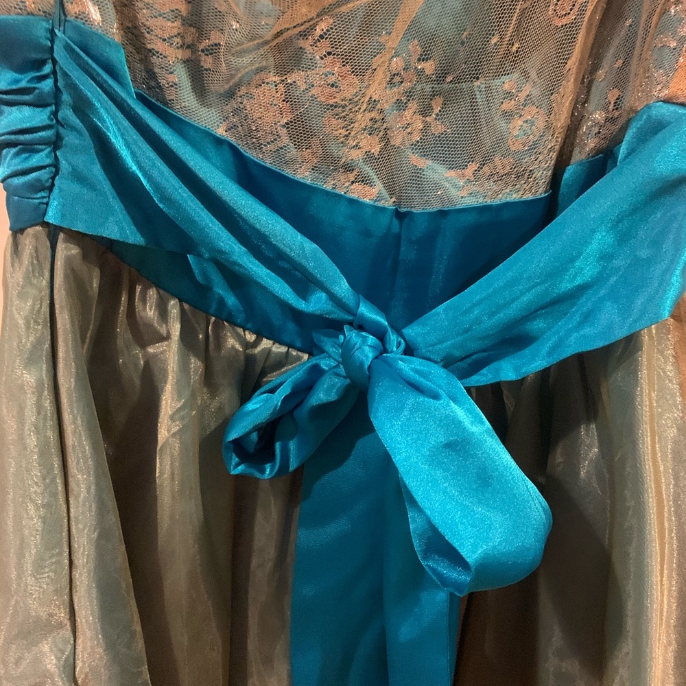 Dress - Picture 7 of 7